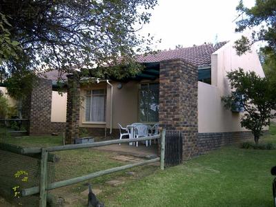 Townhouse For Sale in Sonneglans, Randburg