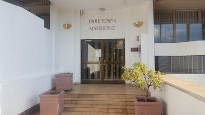 Townhouse For Rent in Parktown, Johannesburg