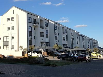 Townhouse For Rent in Greenstone Hill, Edenvale