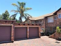Townhouse For Rent in Ferndale, Randburg