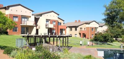 Townhouse For Rent in Jackal Creek Golf Estate, Roodepoort