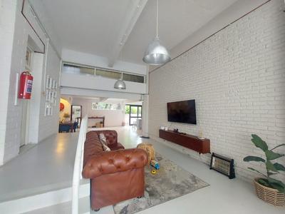 Apartment / Flat For Sale in Braamfontein, Johannesburg
