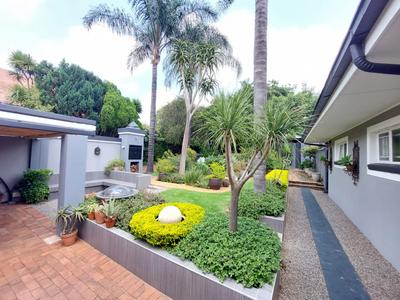 Cottage For Rent in Linden, Johannesburg