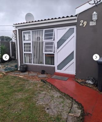 Cottage For Rent in Steenberg, Cape Town