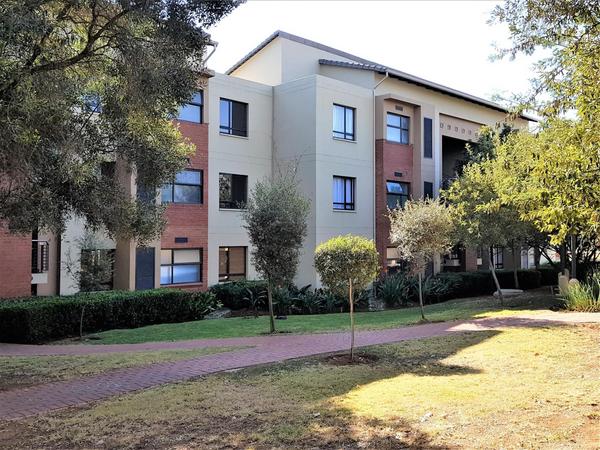 Apartment / Flat For Rent in Jackal Creek Golf Estate, Roodepoort